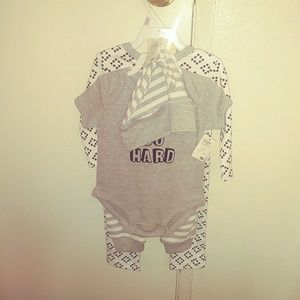 Baby 6 Piece Outfit Set....